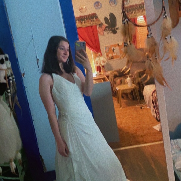 I’m selling this beautiful wedding dress! - Picture 3 of 5